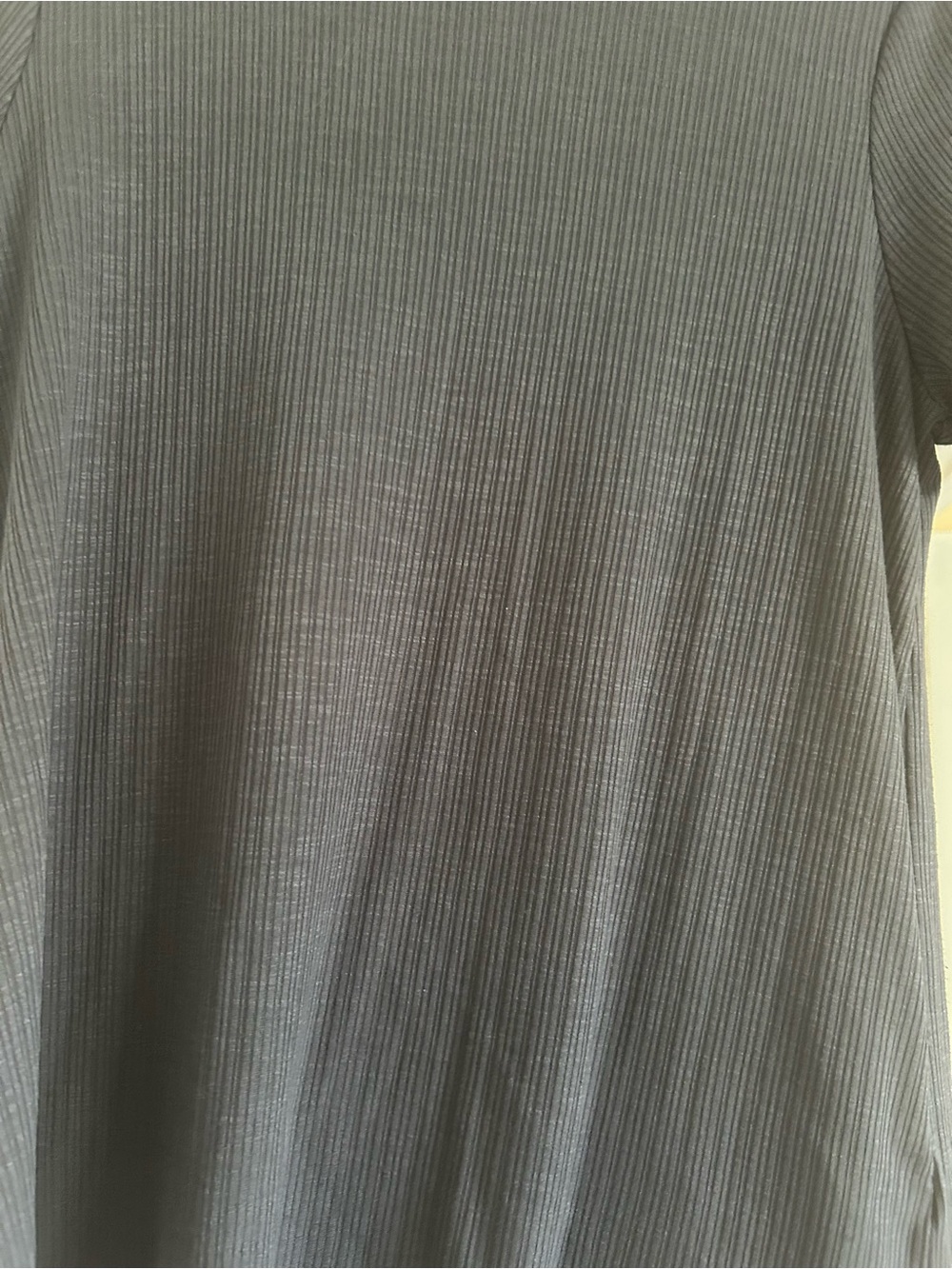 Old Navy Luxe Ribbed Crewneck Size XS Short Sleeve Top - Picture 4 of 4